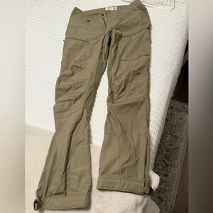 Fjallraven Cargo Pants in Olive Green